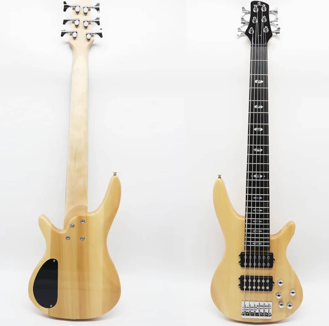 Une basse de 06 cordes