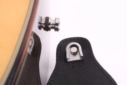 Goupille et serrure métalliques robustes